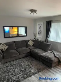Fantastic full 3 bedroom modern apartment - Image 5