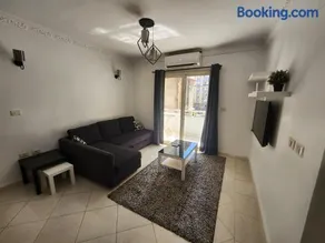 Stylish and modern apartment close to the airport - Image 2