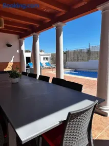 Chalet vacacional con piscina privada - Image 4