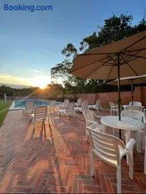 Monoambiente moderno con balcón, piscina en Luque - Image 4