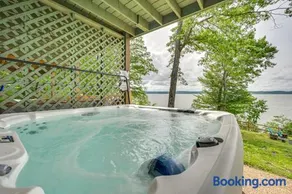 Fox Berry Hill - Lakefront with Dock, Launch & Hot Tub - Image 2