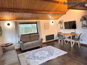 Snowdrop 9 Hot Tub-Woodlandlodges-Pembrokeshire - Image 3