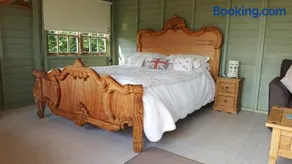 Marshland Alpacas Glamping Lodge - Image 5