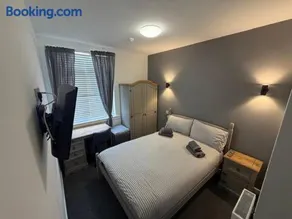 Rooms on Dunnikier Road, Kirkcaldy, Fife - opposite Victoria Hospital - Image 3