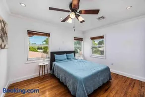 Villa sleeps 18 in Miami Shores with Movie theater / Pool / Jacuzzi - Image 5