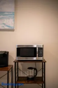 Prime Richmond Stay 10 min to YVR & Steveston - Image 3