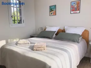 Appartement spacieux avec terrasses, jardin et piscine - Image 3