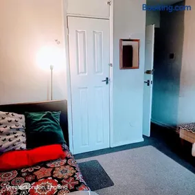 Cosy Private room in Hornchurch, London with free parking - Image 3