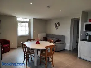 Gîte restauré avec parc et jeux, idéal pour familles - Image 3