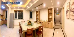 Lingyunju Sky Villa Top Floor 3 King Bed Suite for 6 Guests - Image 4