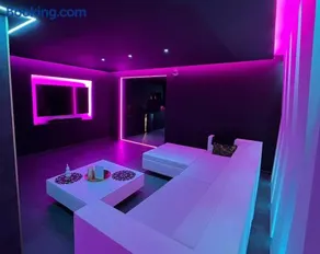 Love Room Bonneville - Image 1