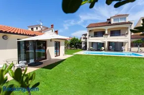 Premium Central Apartments - with Pool - Image 5