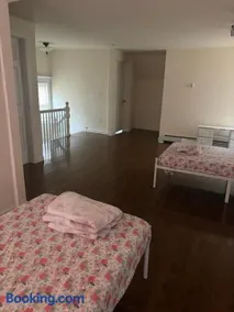 Enjoyable 3-bedroom house in charming East Orange neighborhood - Image 2