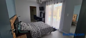 Villa- suite privée avec accès sur piscine - Image 1