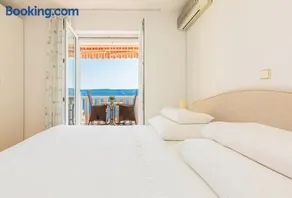SunCity Restaurant & Apartments - Image 1