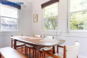 Stylish Art Deco 2 Bed Apt in Edgecliff - Image 3