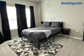 Family-Friendly 3BR Home in NE Houston - Image 5
