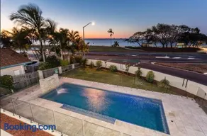 Beachfront Modern 2-Story w Ocean & Sunset Views - Image 2