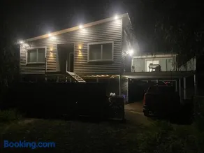 Riverside retreat with a large 4 bedroom home - Image 3