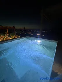 Kaptara Premium Villa, Plunge Pool & Jacuzzis - Image 4
