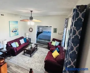 3 bedroom-Pets welcome- Boat slip available for a fee - Image 2