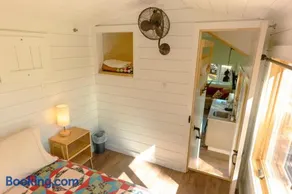 Charming Little House at Buckleberry View EV Recharge Gorgeous View Hot Tub - Image 1