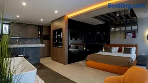 Boutique Moonlight Apartment - Image 2