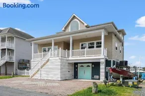 Diving Duck - Waterfront home w Hot tub & Boat dock & King Bed - Image 1