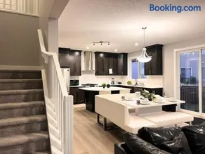 Flowealth Property Luxury Villa Near Lake Netflix TV Wifi - Image 1