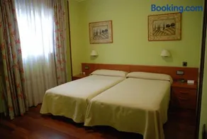 Hostal Los 5 Pinos - Image 2