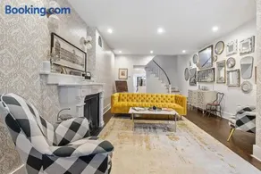 Designer 3 BR Townhome with Beautiful Backyard - Image 4