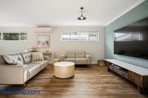 Luxury Waterfront 5-Bed Family Home Near Mandurah - Image 4