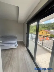Alugo casa perfeita há 4km da Praia Central de Balneário Camboriú - Image 1