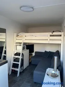 Cosy compact living best for 1-2 adults - Image 2