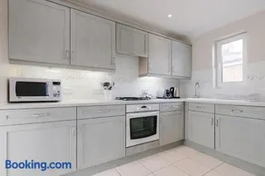Roomspace Serviced Apartments - Cascades Court - Image 1