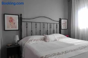 Side Sea View Apartment - Image 4