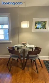 Cozy Coach House - Image 4