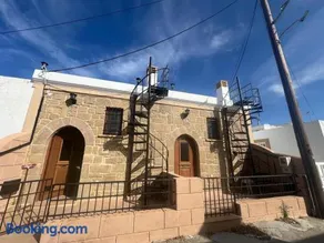 Malonas Stone 2 Bd House - Image 2
