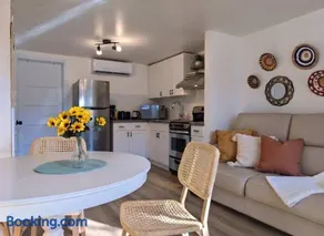 Urban Limoilou 6 guests AC 1 Free Parking - Image 3