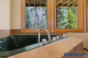 Creekside Suites 06 by Estes Park Condos - Image 3