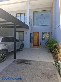 Suíte em casa familiar de luxo com piscina em Itaipu - Image 2