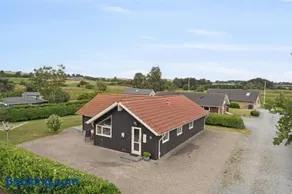 Beachside Holiday Home For The Whole Family - Image 2