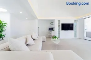 Ocean Bliss Beautiful Villa with Pool and Sea Views - Image 5