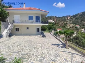 Aegean Beachfront Apartments - Image 4