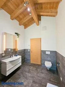 Meraviglioso appartamento totalmente attrezzato con giardino | Vista sulla montagna - Image 2
