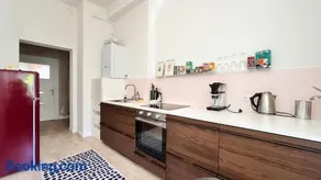 Schöne Altbauwohnung mit 2 privaten Parkplätzen für bis zu 8 Personen im Leipziger Westen - Image 5