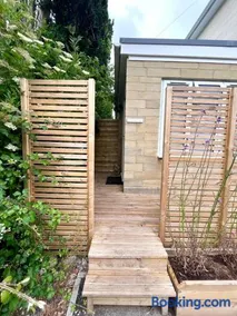 The Bit On The Side, Private Studio, Own Entrance, Free Driveway Parking, 10 min Drive to Bath, Cheap EV point - Image 2