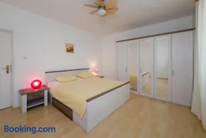 Garden Apartment - Image 4