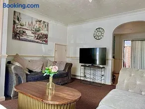 Bull Double bed in shared house - Image 3