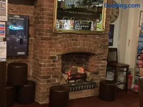 Riverside Bar & Restaurant - Image 3